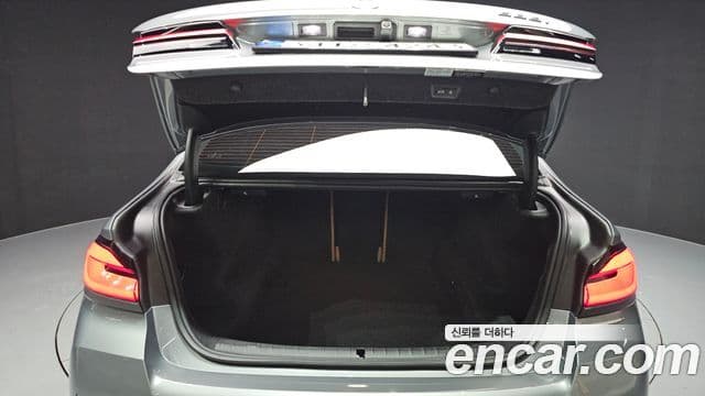 BMW 5 Series 2023 — Photo 9/20