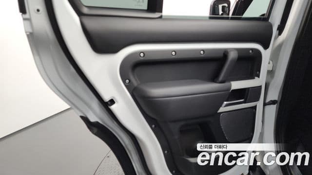 Land Rover Defender 2022 — ფოტო 20/20