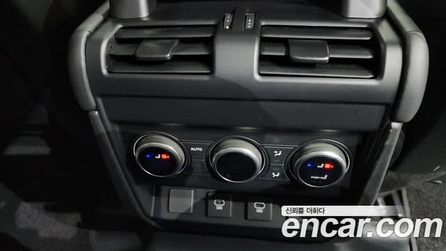 Land Rover Defender 2022 — Photo 11/33