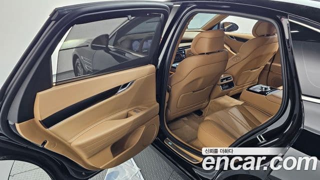 Genesis Electrified G80 2024 — Şəkil 19/20