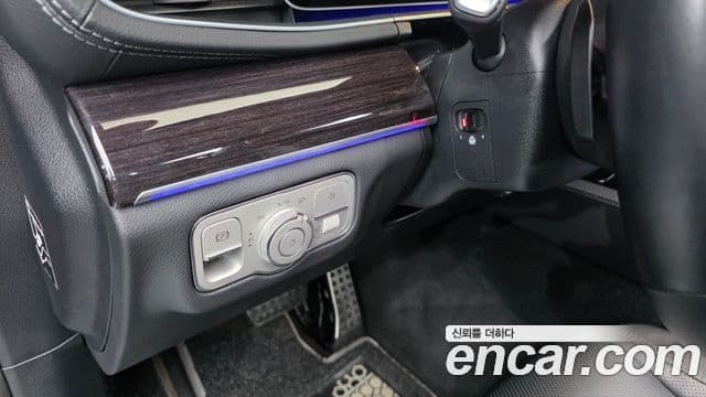 Mercedes-Benz GLE-Class 2022 — ფოტო 19/20