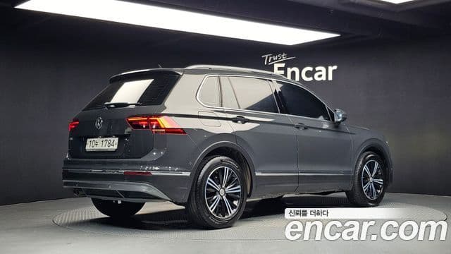 Volkswagen Tiguan 2018 — ფოტო 2/20