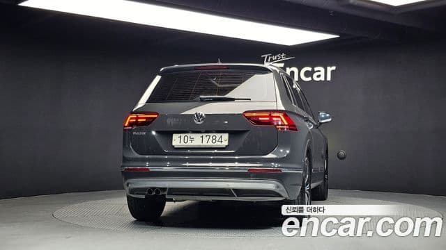 Volkswagen Tiguan 2018 — ფოტო 4/20