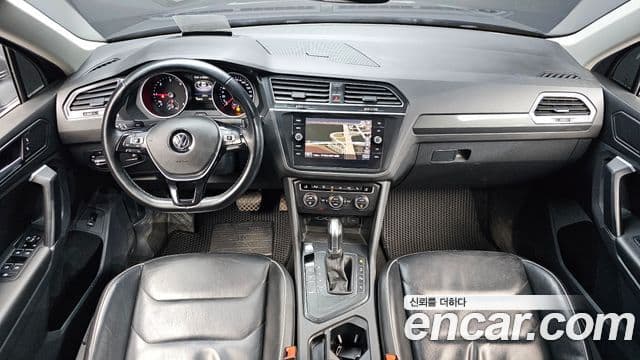 Volkswagen Tiguan 2018 — ფოტო 7/20