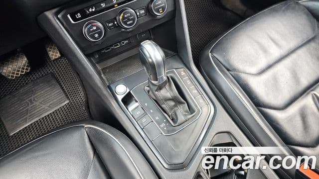 Volkswagen Tiguan 2018 — ფოტო 9/20