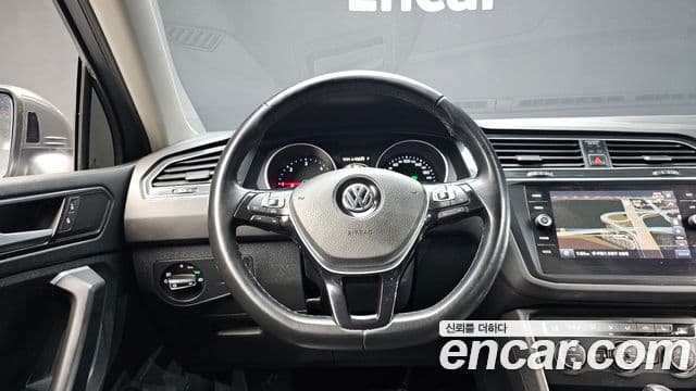 Volkswagen Tiguan 2018 — ფოტო 12/20