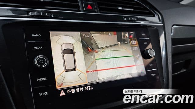 Volkswagen Tiguan 2018 — ფოტო 14/20