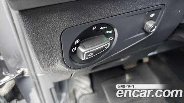 Volkswagen Tiguan 2018 — ფოტო 19/20