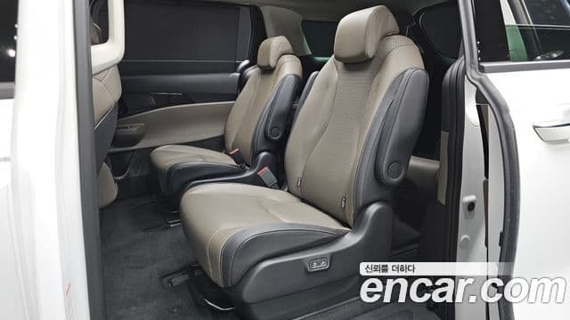 Kia Carnival 2024 — Şəkil 34/35