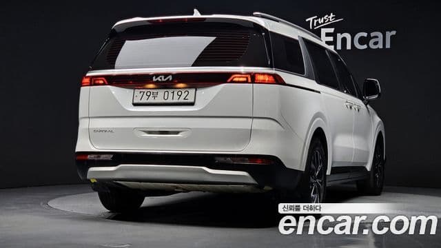 Kia Carnival 2023 — Фото 2/20
