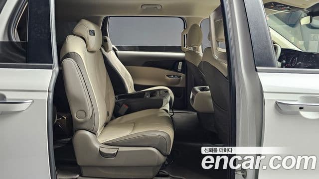 Kia Carnival 2023 — Фото 12/20