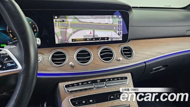 Mercedes-Benz E-Class 2022 — фото 14 из 20