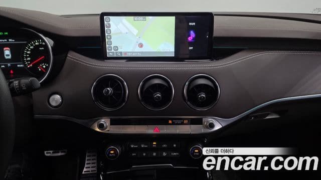Kia Stinger 2021 — ფოტო 13/20