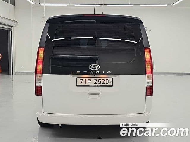 Hyundai Staria 2021 — фото 2 из 14