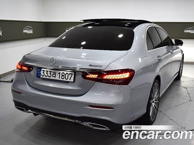 Mercedes-Benz E-Class 2022 — ფოტო 2/20