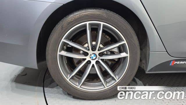 BMW 5 Series 2018 — Şəkil 5/20