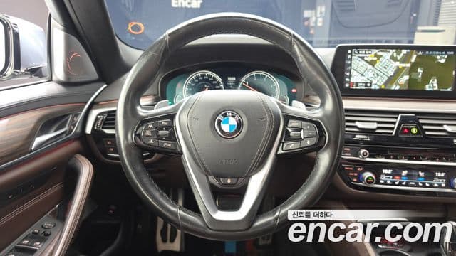 BMW 5 Series 2018 — Şəkil 13/20