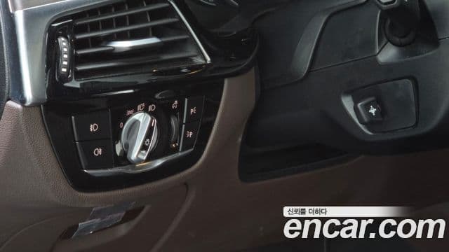 BMW 5 Series 2018 — Şəkil 15/20