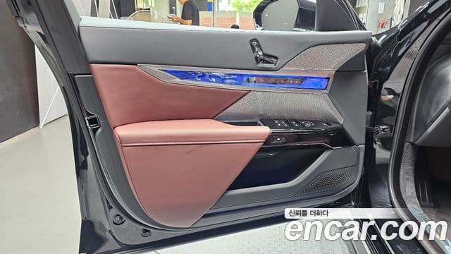 BMW 7 Series 2025 — Photo 30/35