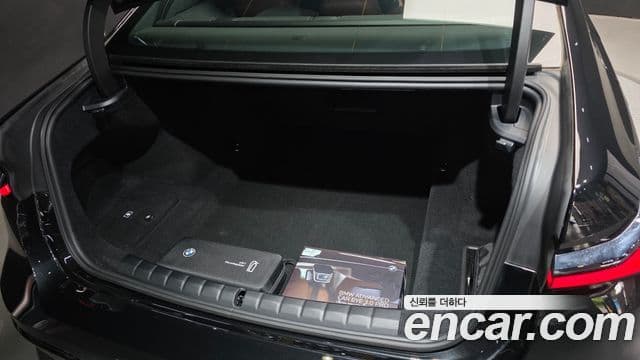 BMW 7 Series 2025 — Photo 23/35