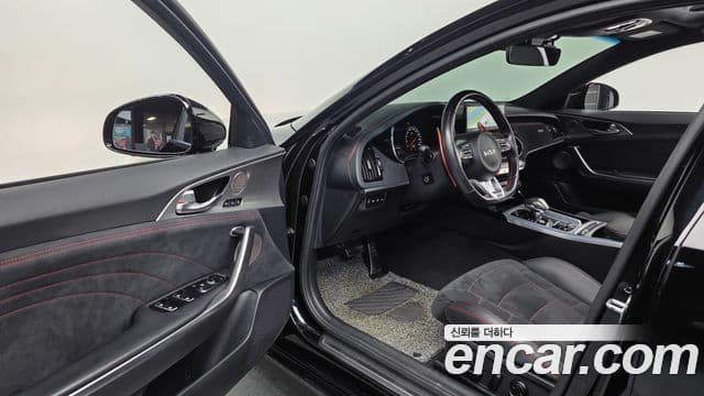 Kia Stinger 2022 — ფოტო 10/20