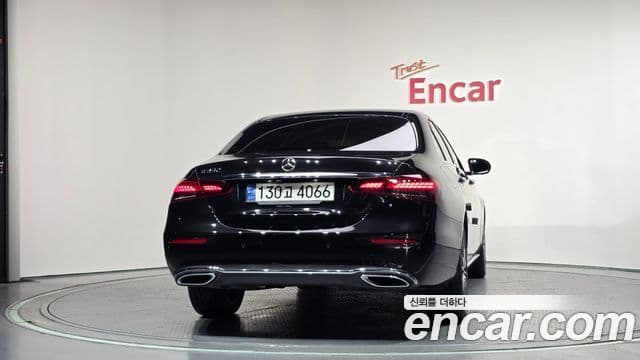 Mercedes-Benz E-Class 2022 — ფოტო 4/20