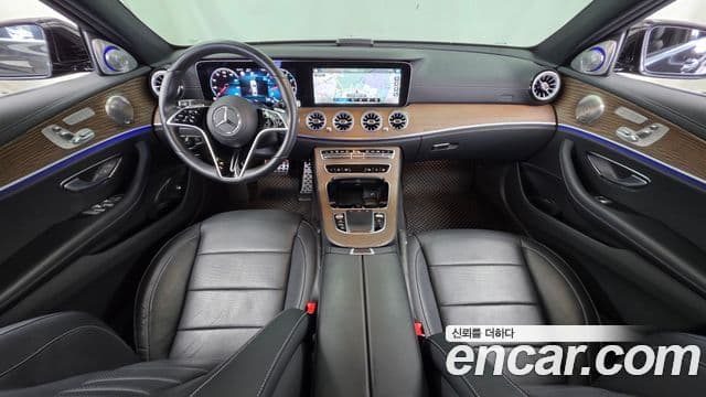 Mercedes-Benz E-Class 2022 — ფოტო 7/20