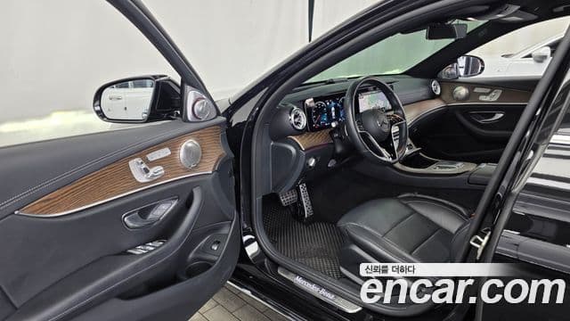Mercedes-Benz E-Class 2022 — ფოტო 10/20