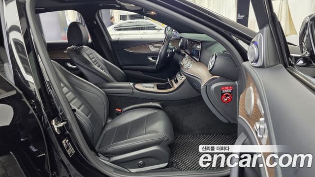 Mercedes-Benz E-Class 2022 — ფოტო 11/20