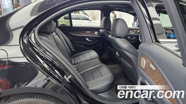 Mercedes-Benz E-Class 2022 — ფოტო 12/20