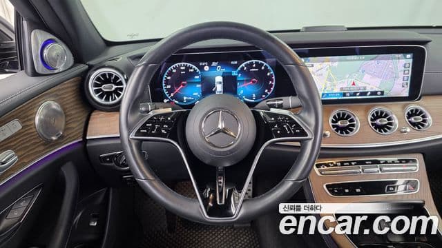 Mercedes-Benz E-Class 2022 — ფოტო 13/20