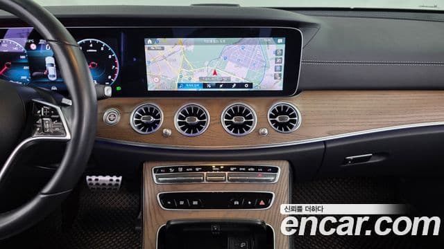 Mercedes-Benz E-Class 2022 — ფოტო 14/20