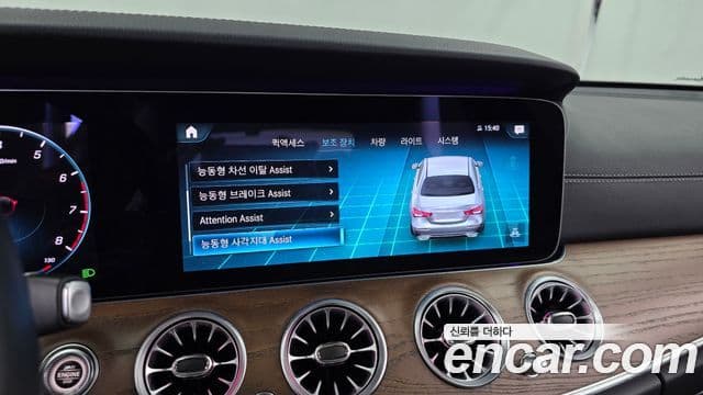 Mercedes-Benz E-Class 2022 — ფოტო 16/20