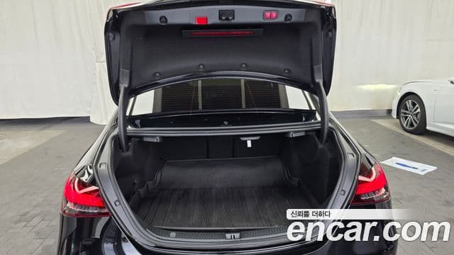 Mercedes-Benz E-Class 2022 — ფოტო 20/20