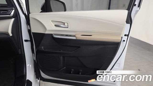 Toyota Sienna 2023 — Photo 9/30