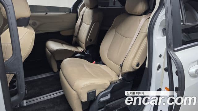 Toyota Sienna 2023 — Photo 14/30