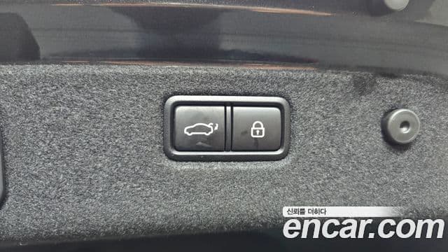 Genesis G70 2018 — ფოტო 18/20