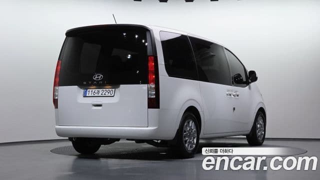 Hyundai Staria 2025 — фото 2 из 20