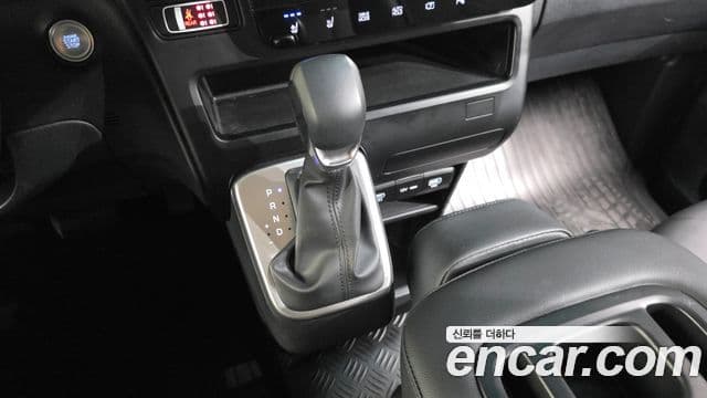 Hyundai Staria 2025 — фото 9 из 20