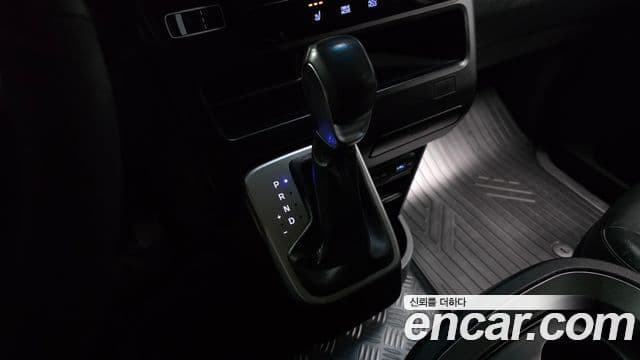 Hyundai Staria 2021 — ფოტო 7/20