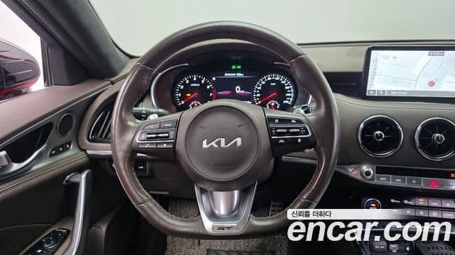 Kia Stinger 2022 — Şəkil 13/20