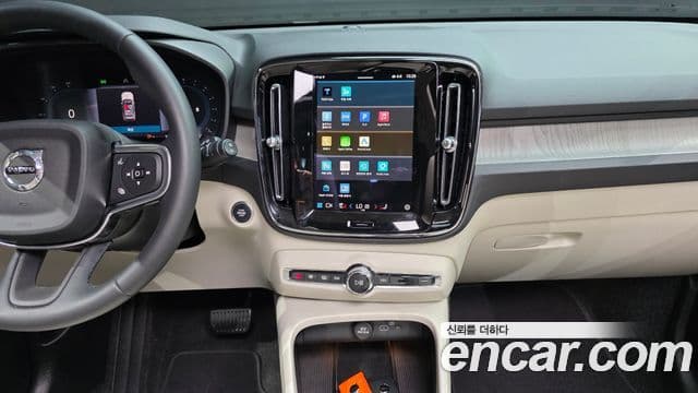 Volvo XC40 2024 — Фото 16/20