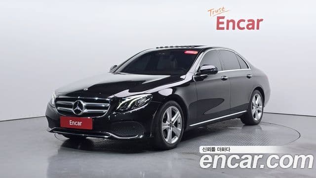 Mercedes-Benz E-Class 2018 — ფოტო 15/20