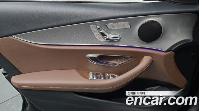 Mercedes-Benz E-Class 2018 — ფოტო 19/20