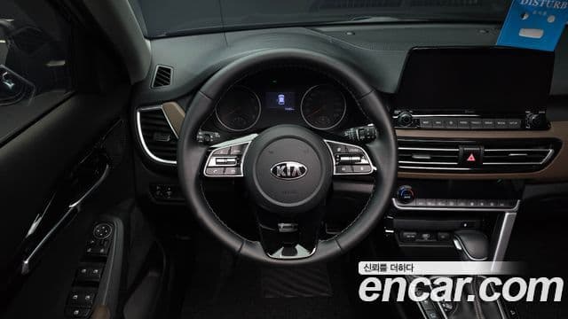 Kia Seltos 2020 — фото 13 из 20