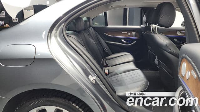 Mercedes-Benz E-Class 2018 — ფოტო 11/20