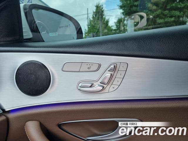 Mercedes-Benz E-Class 2021 — Şəkil 16/19