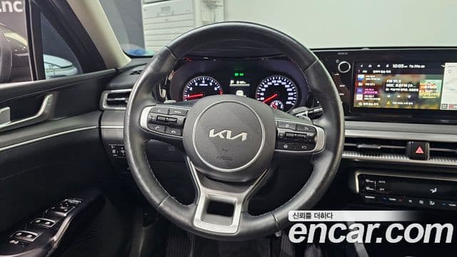 Kia K5 2022 — ფოტო 13/20