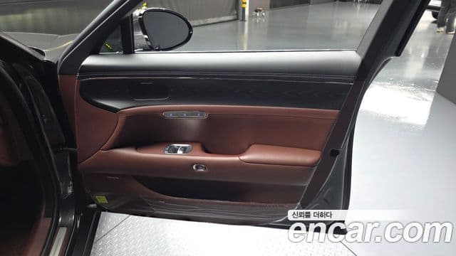 Genesis G90 2022 — Photo 28/34