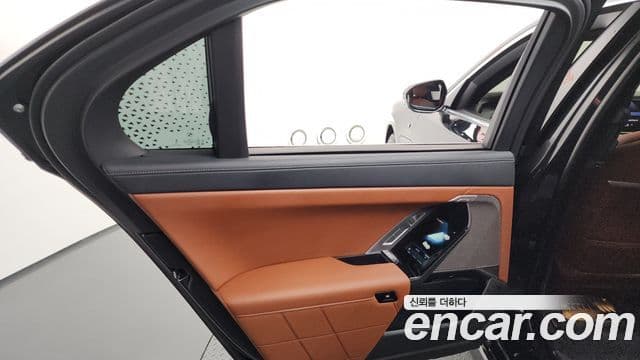 BMW 7 Series 2025 — Photo 31/37